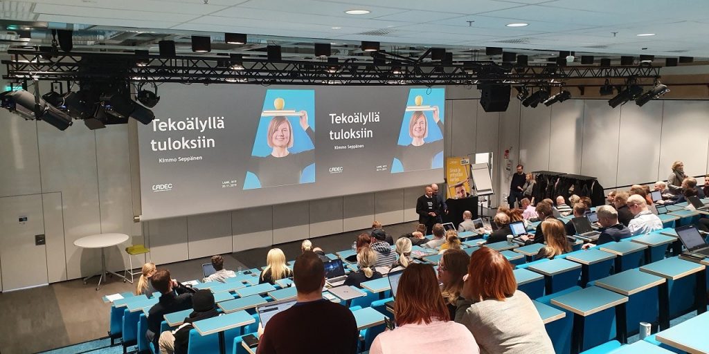 Kuva Tekoälyllä tuloksiin seminaarista, kun Matti Welin esittelee ITKO hanketta.